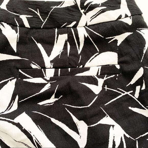 Mario Serrano Italy Shorts Bermuda Black & White Leaf Print Flat Front Size 4 - Picture 6 of 10
